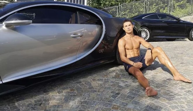 O nun arabası var, güzel mi güzel; Ronaldo, dünyanın en pahalı arabasını aldı!