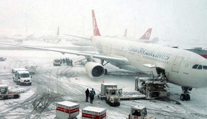 Olumsuz hava koşulları ve kar yağışı: THY’den iç ve dış hatlarda sefer iptali