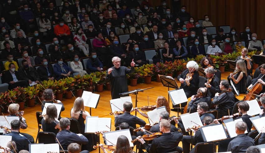 Orkestra şefi Gergiev'e Çin jesti