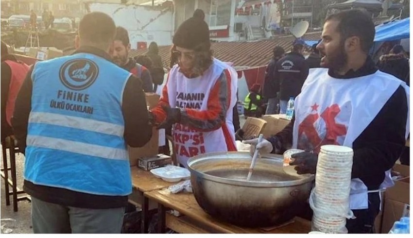Özdağ’dan komünistten yemek alan ülkücü fotoğraflı mesaj