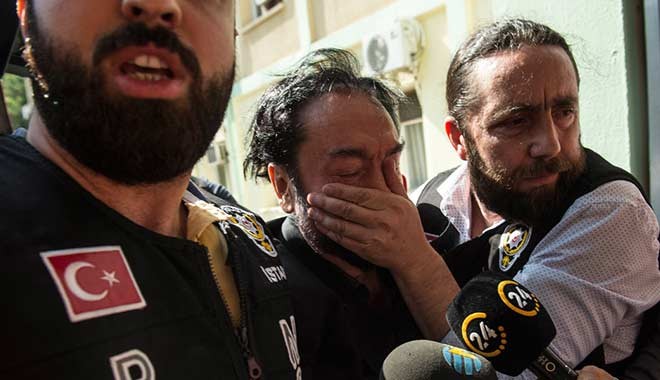 Serra: 9-10 yaşındayken annem beni gece 3’te hazırlayıp Adnan Oktar'a götürüyordu