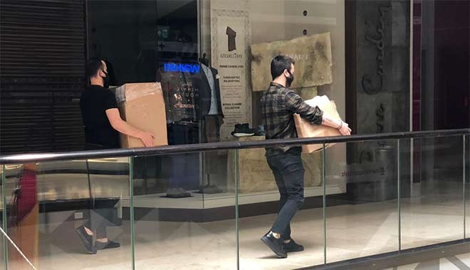 Vatandaşlar zam öncesi AVM'lere koştu, bulduğunu alıyor