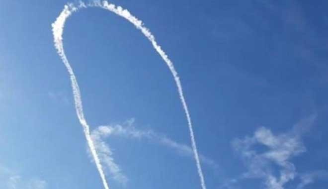 Pilot, gökyüzüne uçakla cinsel organ çizdi