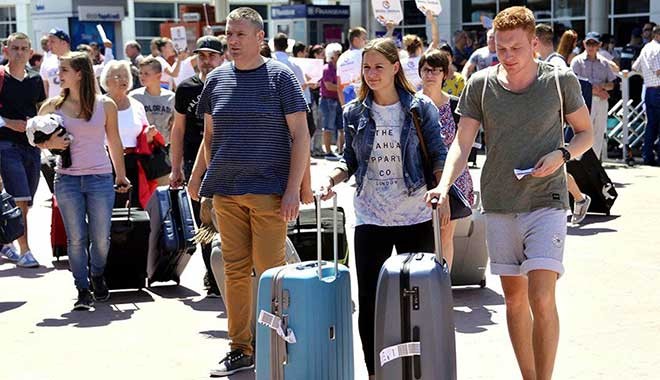 Ucuz tatil vaadiyle milyonlarca liralık vurgun yaptılar