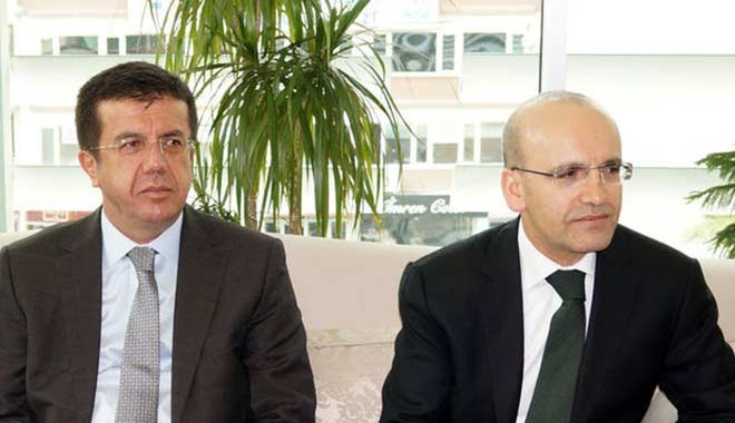 Hükümete yakın yazarlar Bakan Şimşek'i topa tuttu