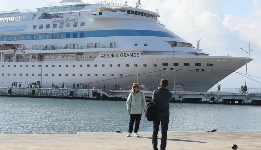 Sinop'a kruvaziyer turizmiyle 3 bin turist geldi