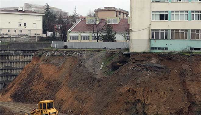 Şişli’nin kalbine taş gibi düşen inşaat korku salıyor