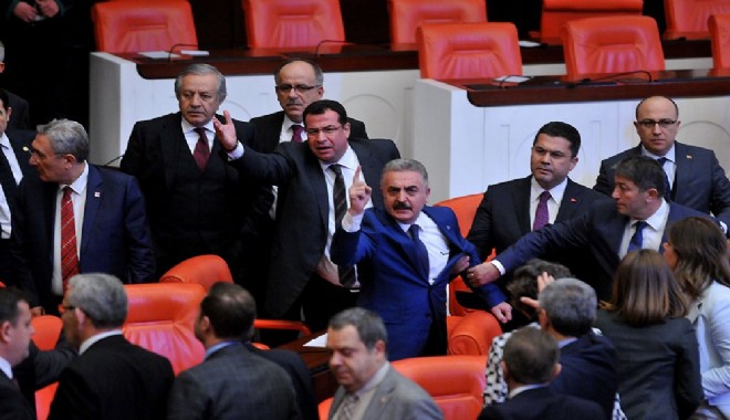 TBMM'de kavga çıktı: İttifak teklifi Meclis'te kabul edildi