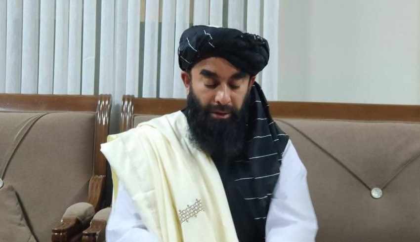 Taliban sözcüsü açıkladı: Kadınların çalışmasına izin vereceğiz