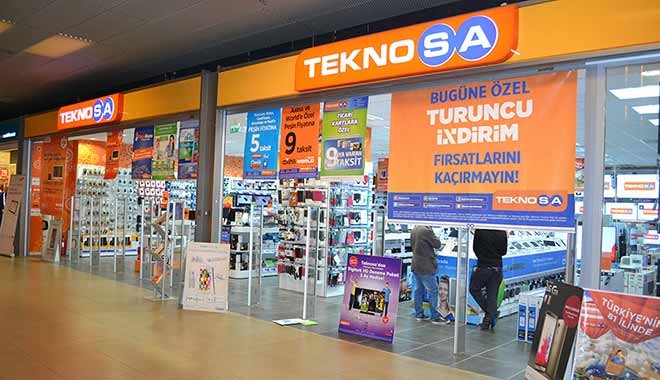 Zarar eden teknoloji devleri mağazaları küçültüyor..