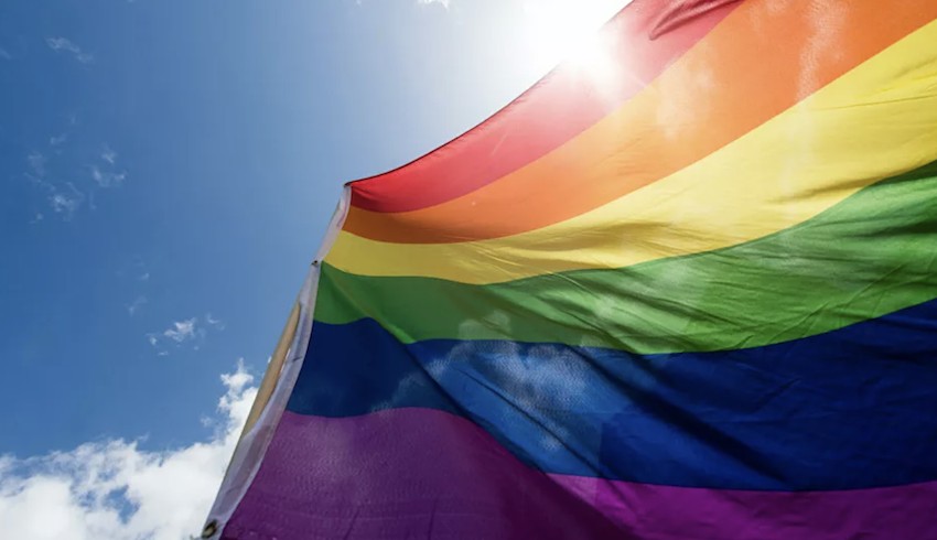 Ticaret Bakanlığı kararı: Gökkuşağı temalı ürünler '18 uyarısı' konmadan satılamaz