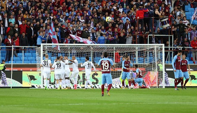 Trabzonspor'a evinde tarihi fark: TS:1- Akhisarspor: 6