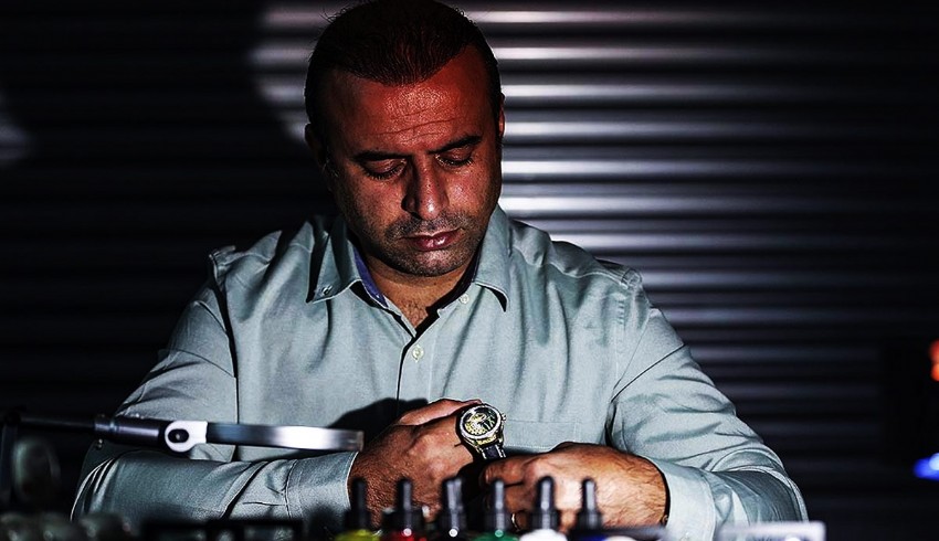 Türk sanatçı Papa'ya özel saat tasarladı