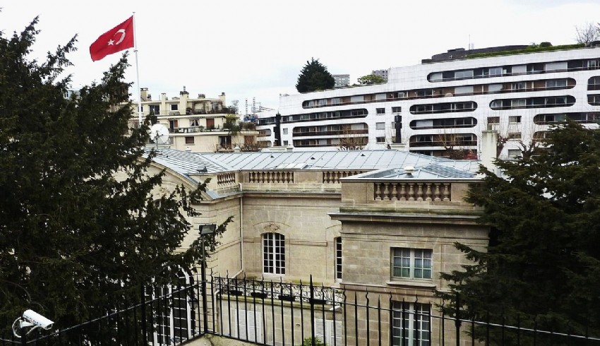 Türkiye'nin Paris Büyükelçiliği Fransa için seyahat uyarısı yaptı