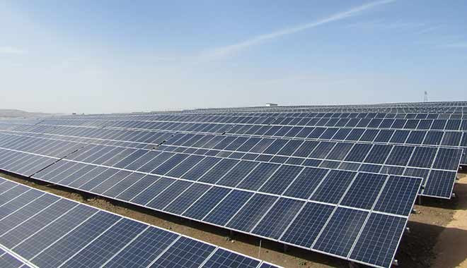 Türkiye’nin ilk lisanslı güneş enerjisi santrali enerji üretmeye başladı