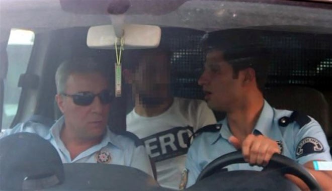 Tutuklama talimatı: "Hero" tişörtü giyen iki kişi gözaltına alındı