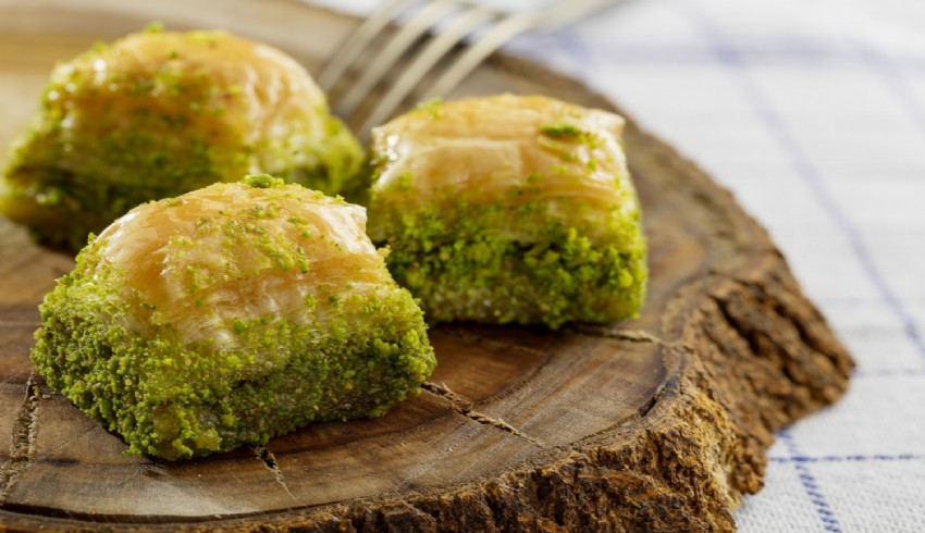 Her üç Yunan'dan biri baklavanın Türklere ait olduğunu düşünüyor