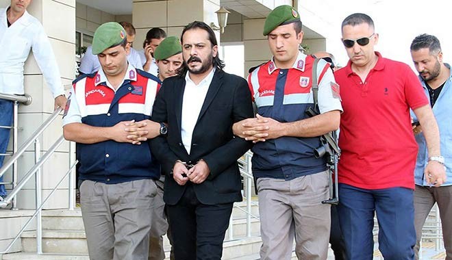 Ünlü yazar Emrah Serbes tutuklandı