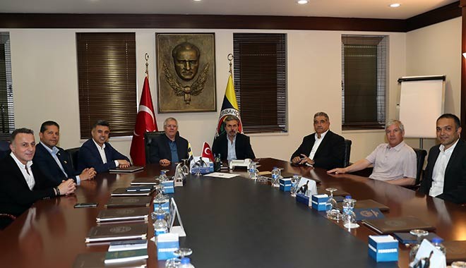 Ve Aykut Kocaman yeniden Fenerbahçe'de...