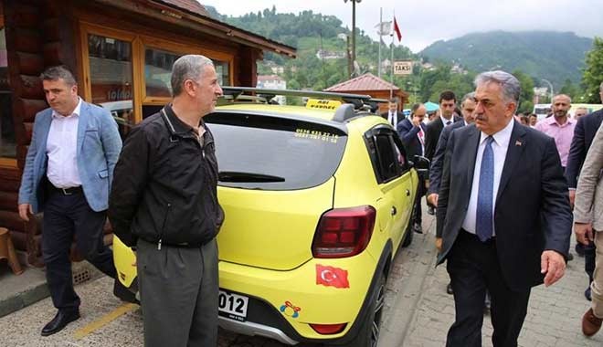 Yazıcı'dan 'İyi değiliz' diyen esnafa: Terbiyesizlik yapma....