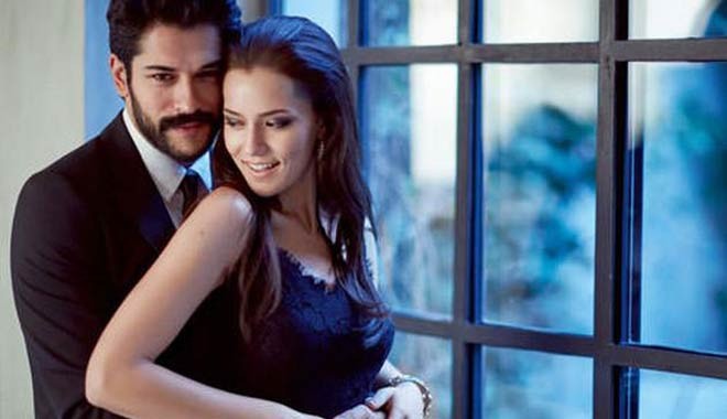 Yeni nişanlanmışlardı! Burak Özçivit evi terk etti!