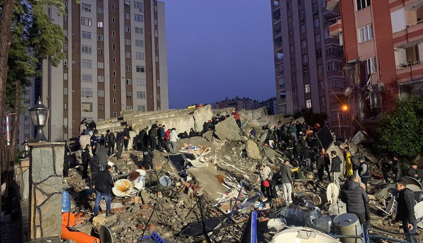 Yıkılan binanın uygunluğunu lise mezunu müteahhit kontrol etmiş