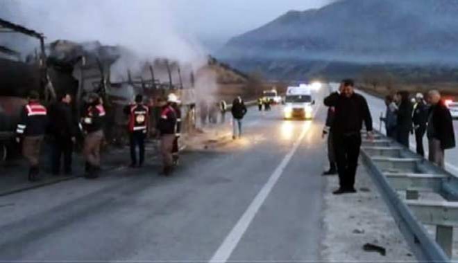 Akılalmaz kazada 13 kişi hayatını kaybetti, 15 yaralı