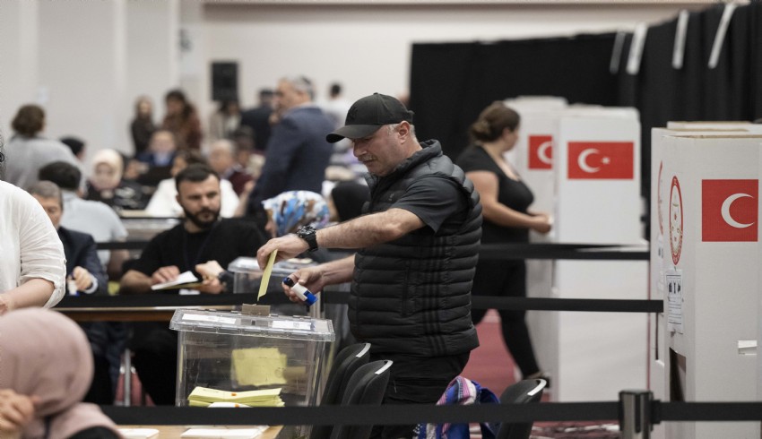 Yurt dışında kullanılan oy 900 bine yaklaştı
