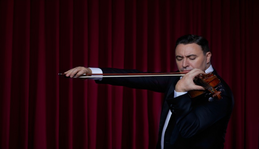 Yüzyılın en büyük kemancılarından Grammy ödüllü Rus kemancı Maksim Vengerov Cemal Reşit Rey'de sahne alacak