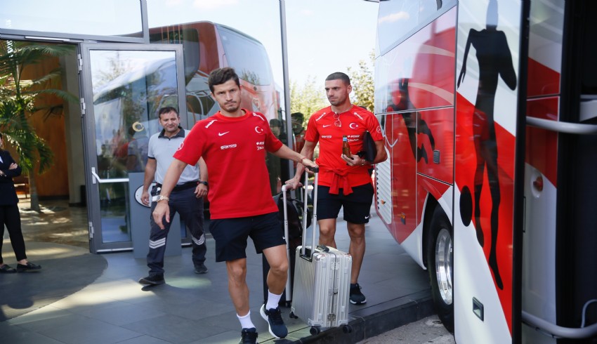 A Milli Futbol Takımı, Japonya ile özel maç için Hollanda'ya gitti