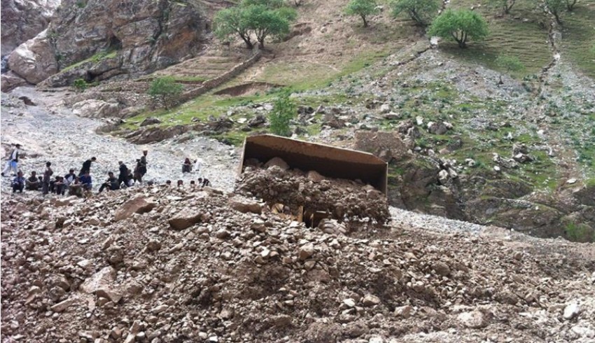 Afganistan'da toprak kayması ve çığ düşmesi sonucu en az 27 kişi yaşamını yitirdi