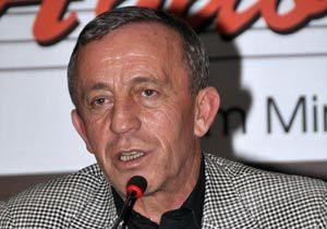 Ali Ağaoğlu: Birkaç tanesini devirmeden devrilmem