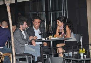 Ahmet Hakan, ilk kez şarap içerken yakalandı