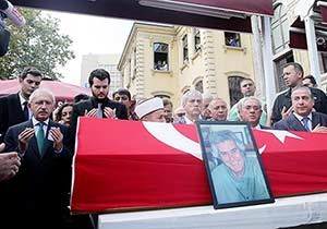 Tarık Akan'ın cenazesine hangi Cumhurbaşkanı katıldı?