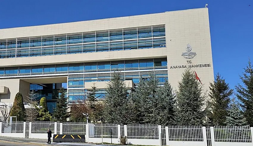 AYM internette 'habere erişim engeli' getiren maddeyi iptal etti