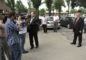 Aziz Yıldırım, adliyeden sinirli ayrıldı