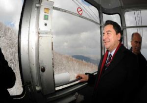 Babacan'ın Uludağ'da teleferik keyfi