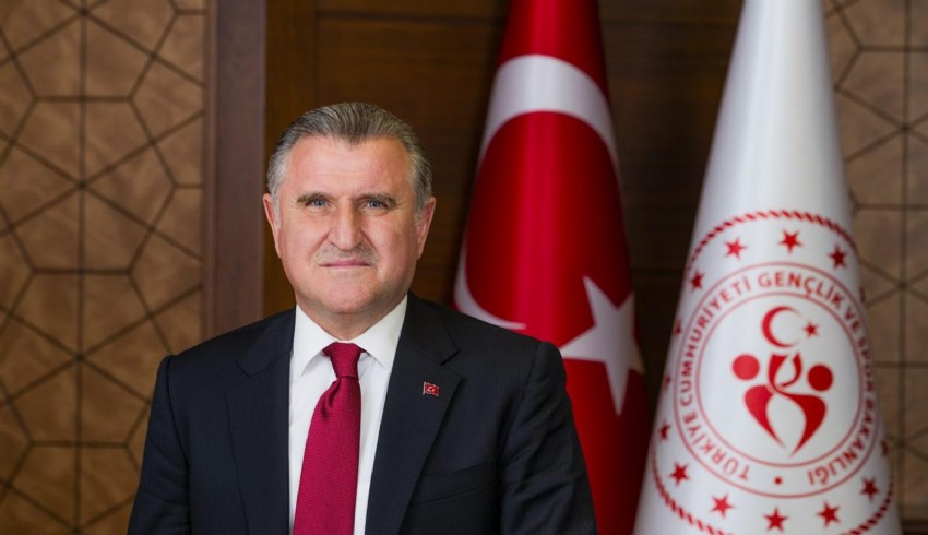 Bakan Bak, hakem Halil Umut Meler'e yapılan saldırıyı kınadı