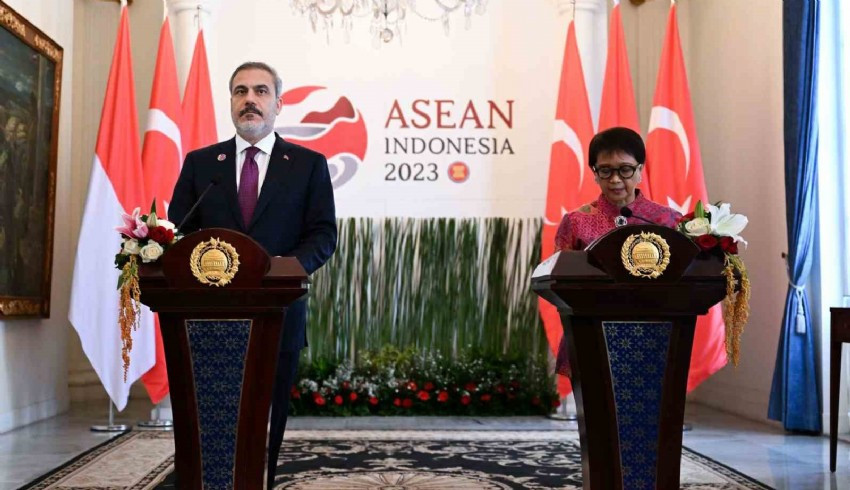 Bakan Fidan, Endonezya Dışişleri Bakanı Marsudi ile telefonda görüştü