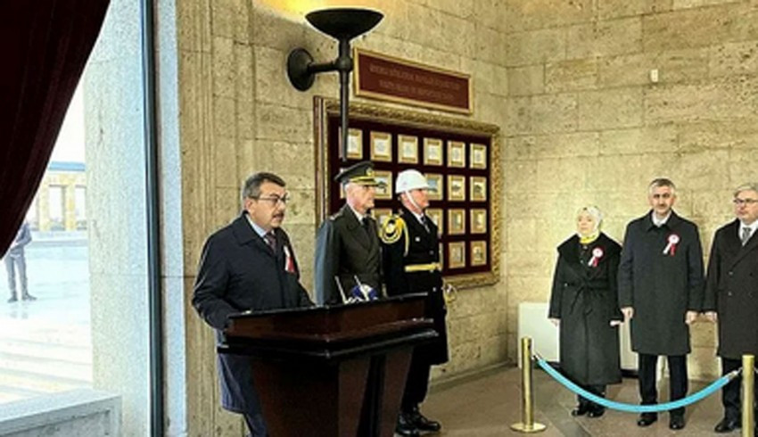 Bakan Tekin 81 ilden gelen öğretmenlerle Anıtkabir'i ziyaret etti