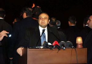 Öğrenciler bu kez bakanın gözünü morarttı!