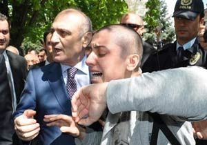 Bayraktar'dan kanser hastası kızı ağlatan davranış