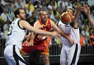 Aslan pes etmiyor