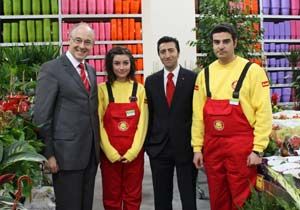 Dev yapı marketi kepenk kapattı