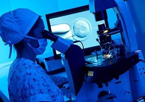 Tüp bebek merkezi kapatıldı, embriyonlarının peşine düştü