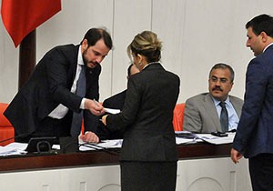 Enerji Bakanı Berat Albayrak tıkandı, cevap veremedi