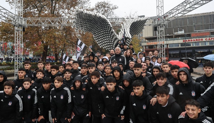Beşiktaş Kulübü, İskele Meydanı'nda kartal heykeli açtı