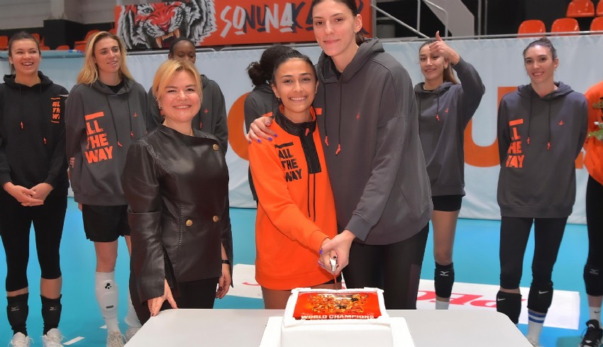 Beymen Club'dan dünya şampiyonu Eczacıbaşı Dynavıt’e ziyaret