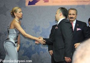 Burcu Esmersoy'a korsan CD baskını