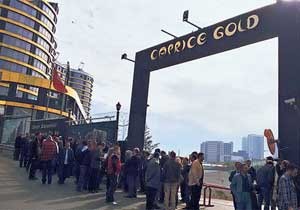 Jet Fadıl mağdurları Caprice Gold önünde eylem yaptı